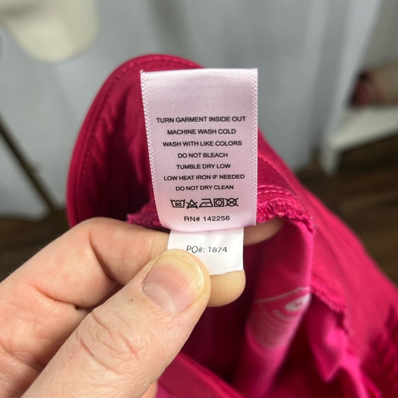 Figs Hot Pink Scrub Set. - Picture 16 of 16